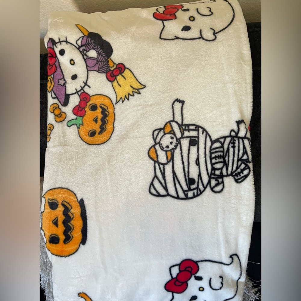 Hello kitty throw
